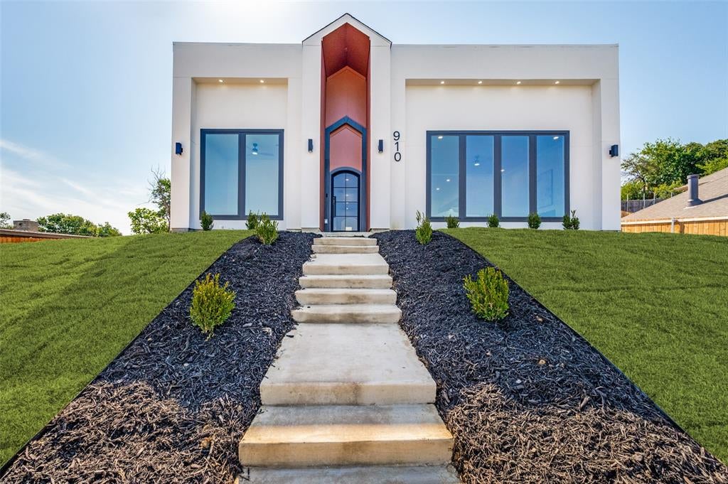 910 Gallant Fox Drive — photo