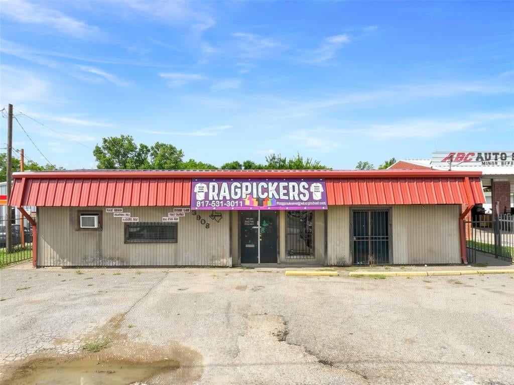 3908 Mansfield Highway — photo