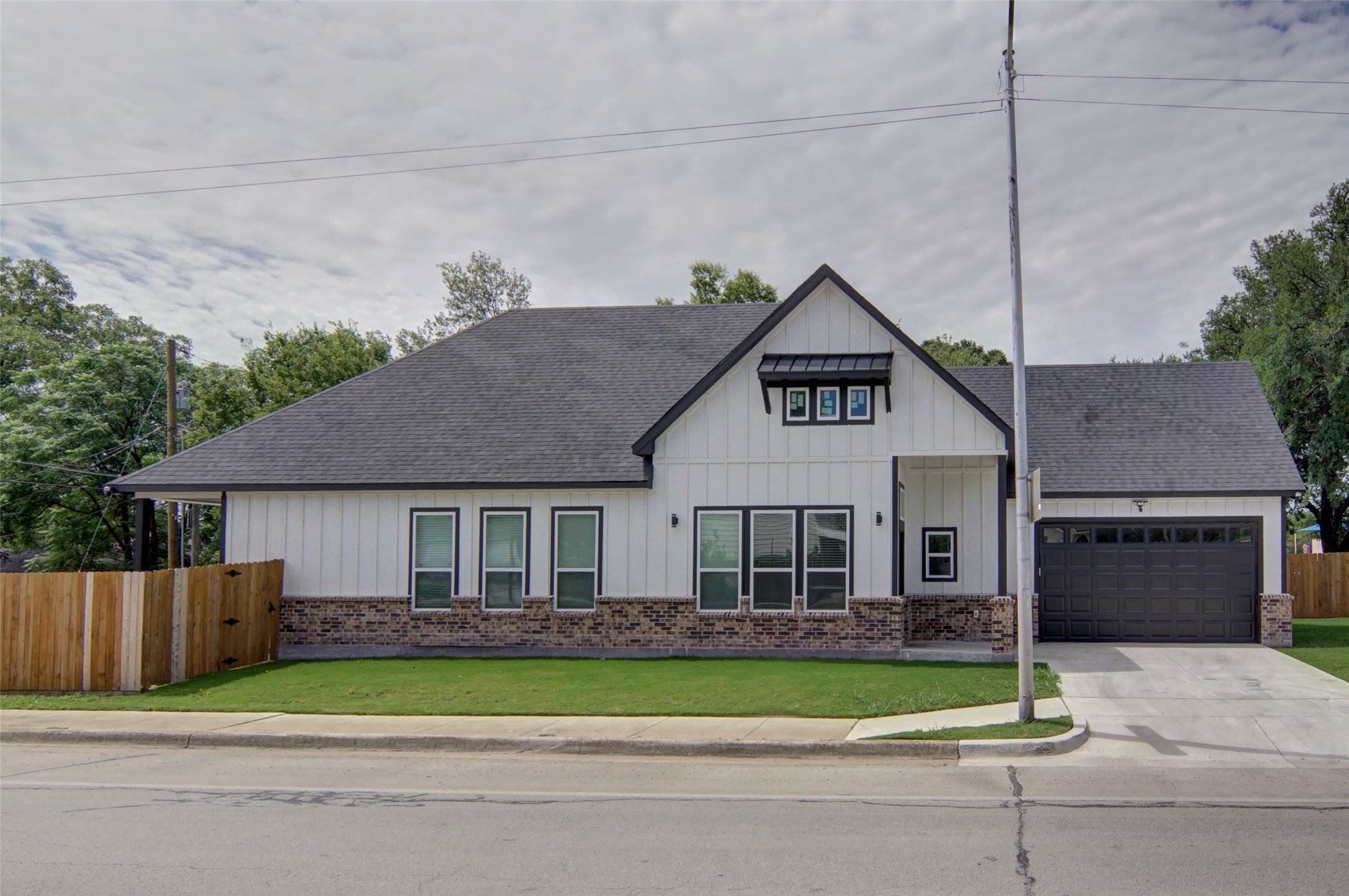 3220 N Houston Street — photo