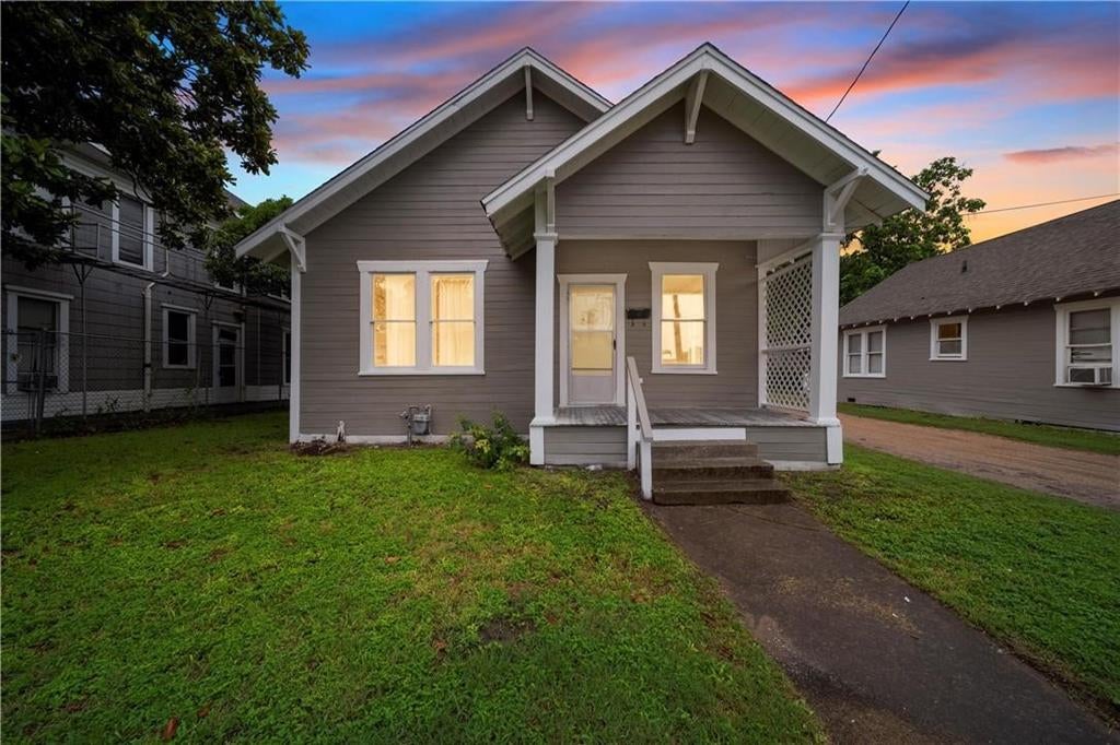 400 Live Oak Street — photo