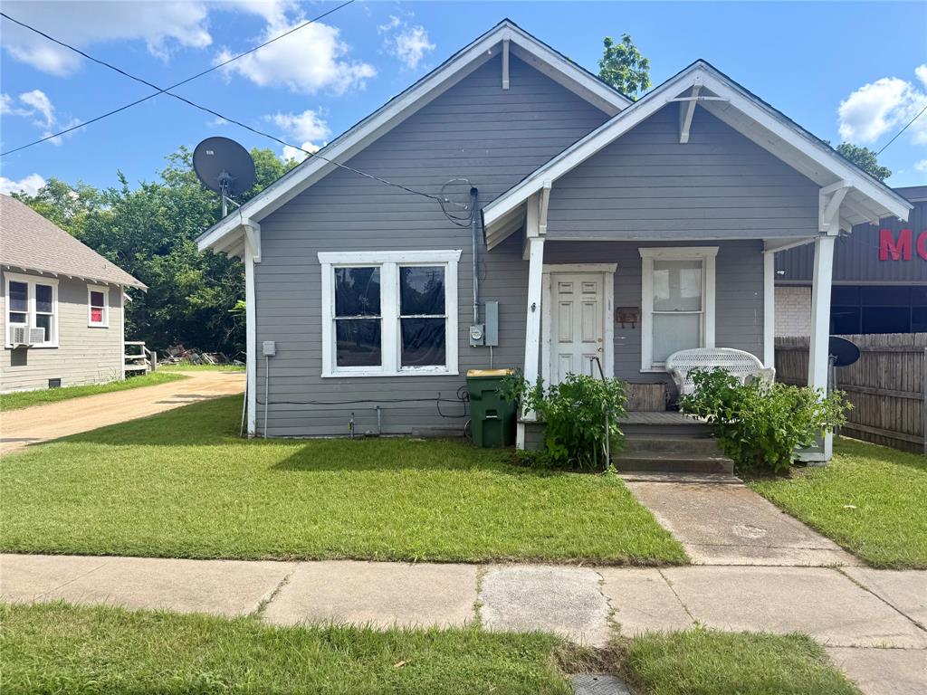 390 Live Oak Street — photo