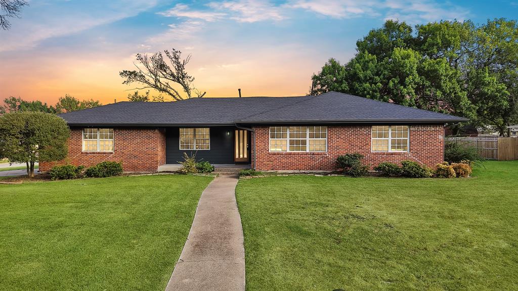 1618 Comanche Trail — photo