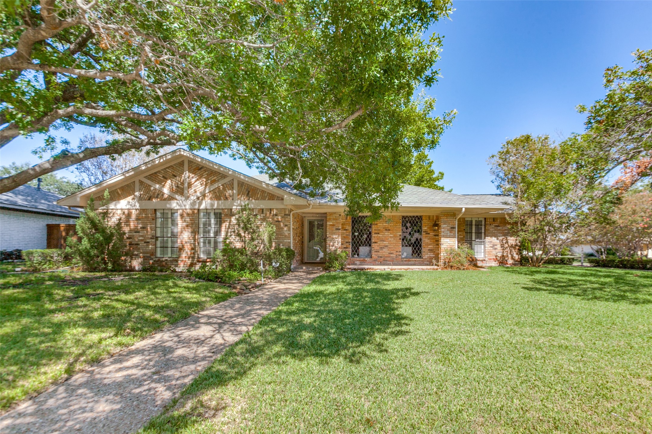 915 Grinnell Drive — photo