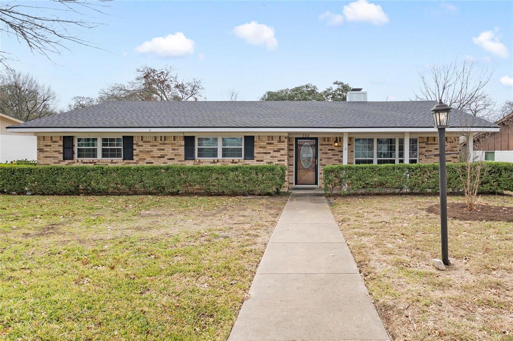 740 Wedgewood Drive — photo