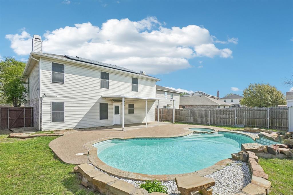 2304 Red Oak Drive — photo