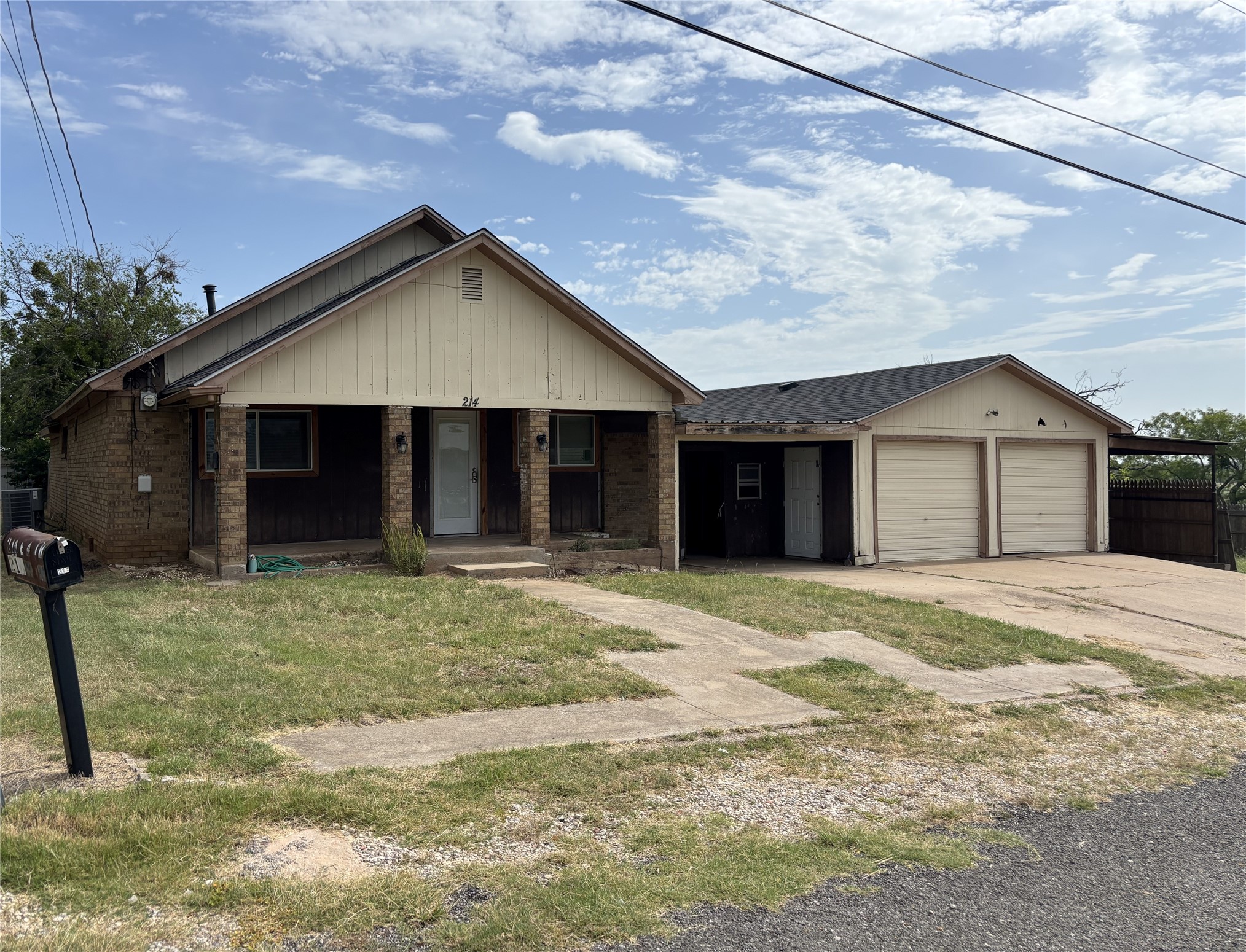 214 E Fourth, Henrietta, TX 76365 — photo 2