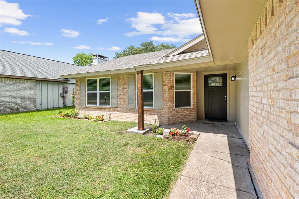 212 Mapleridge Drive — photo