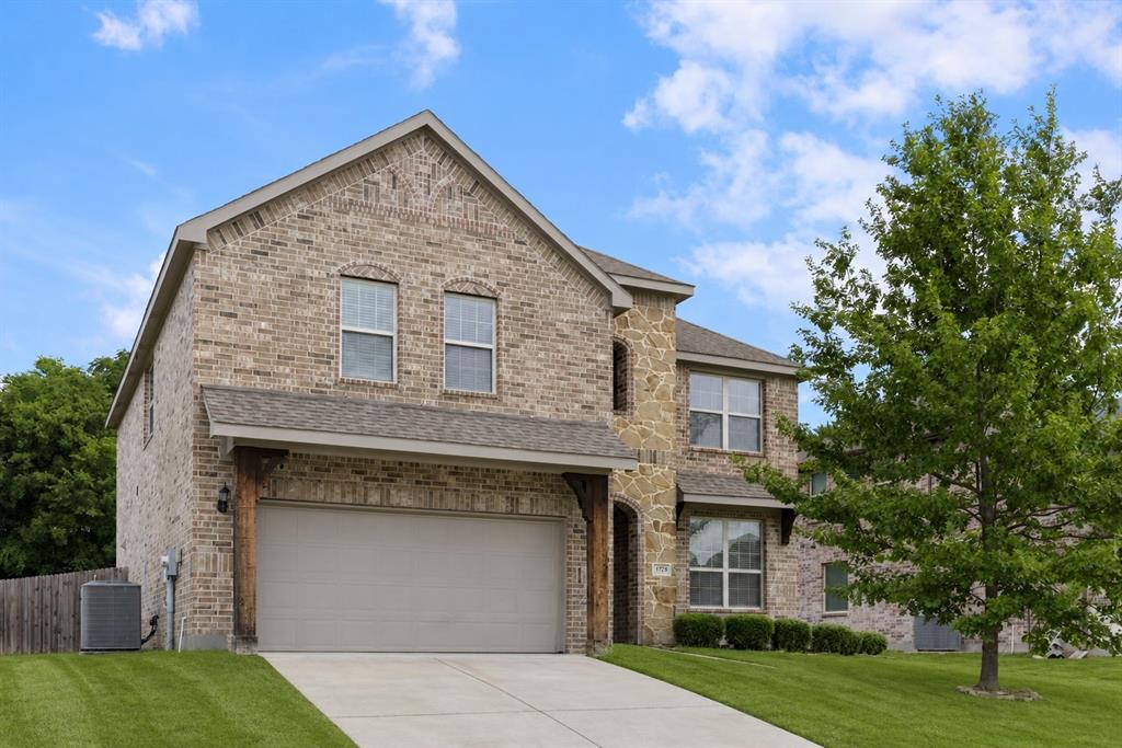 1725 Crescent Oak Street — photo