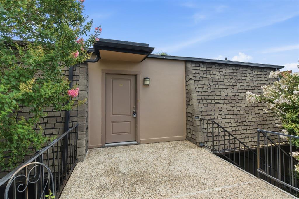 4112 Bowser Avenue 205 — photo