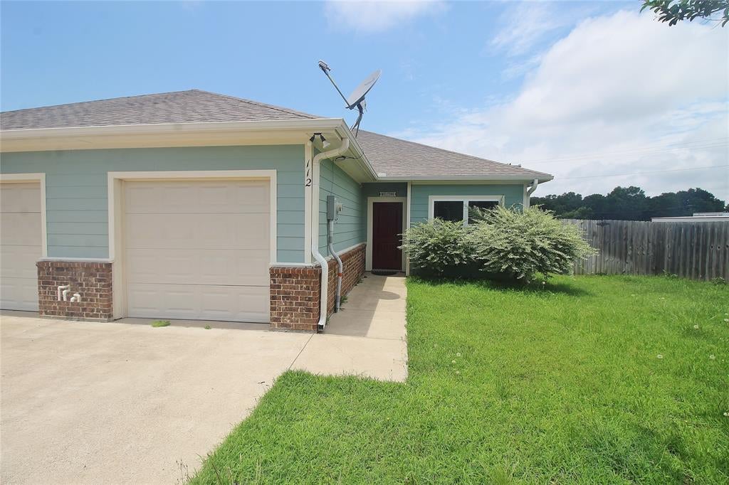 112 Bridle Court — photo