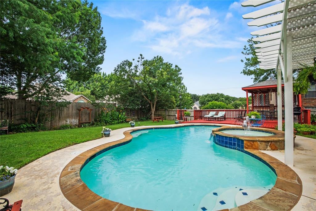 7604 Oak Knoll Drive — photo