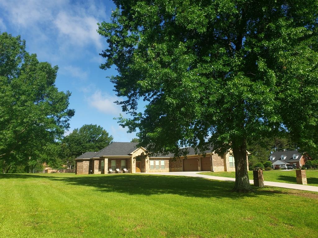 6727 N Hills Drive — photo