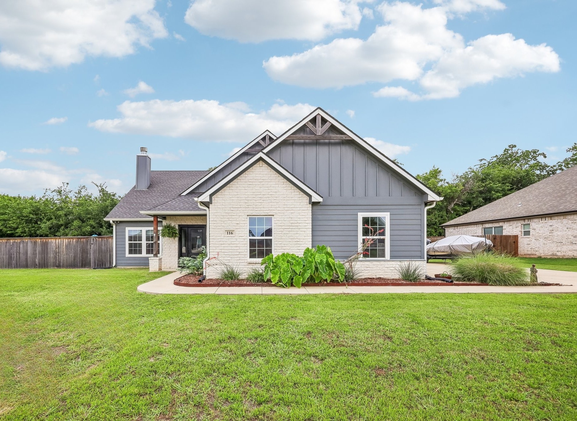 116 E Bexar Street, Mabank, TX 75147 — photo 2