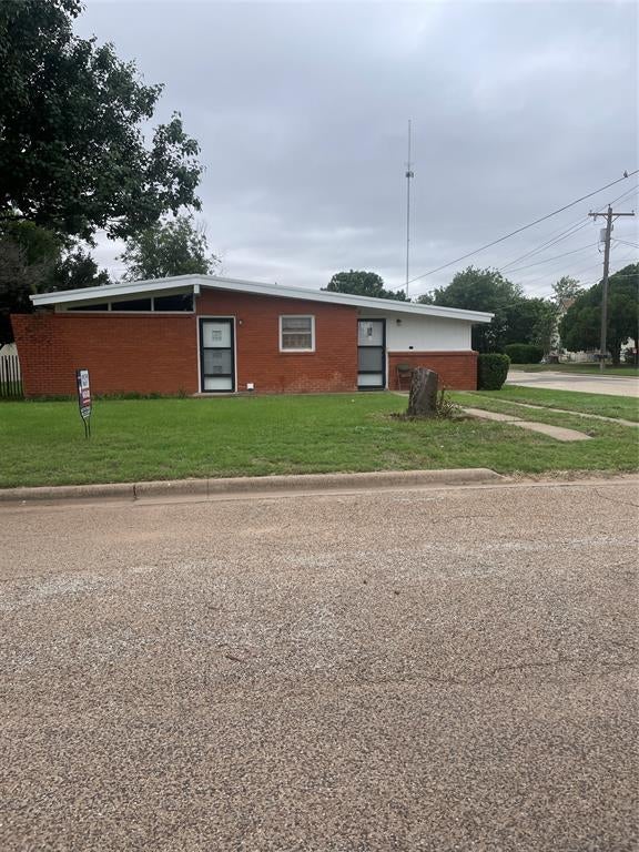 1140 W Forest Street — photo