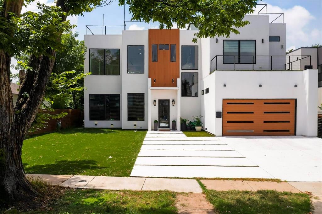 3946 N Cresthaven Road — photo