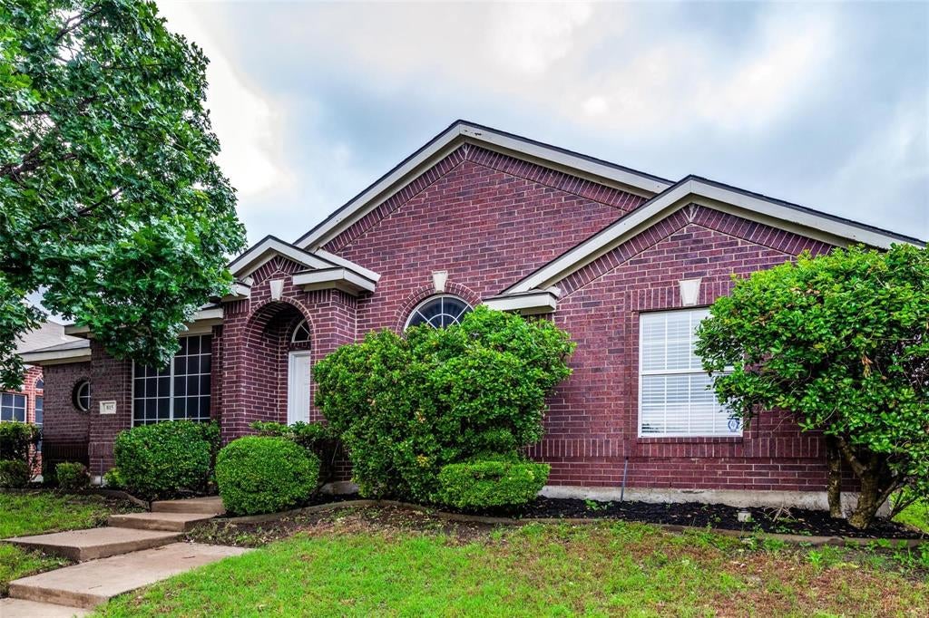 815 Bonnie Court — photo