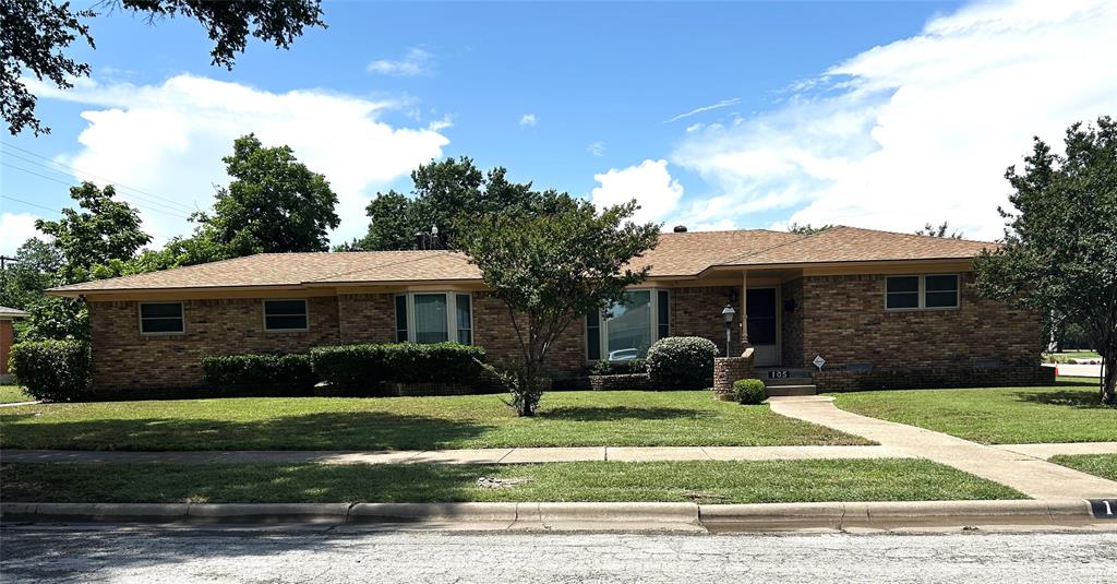 105 Lindenwood Drive — photo