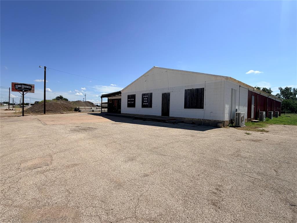 910 N Main Street — photo