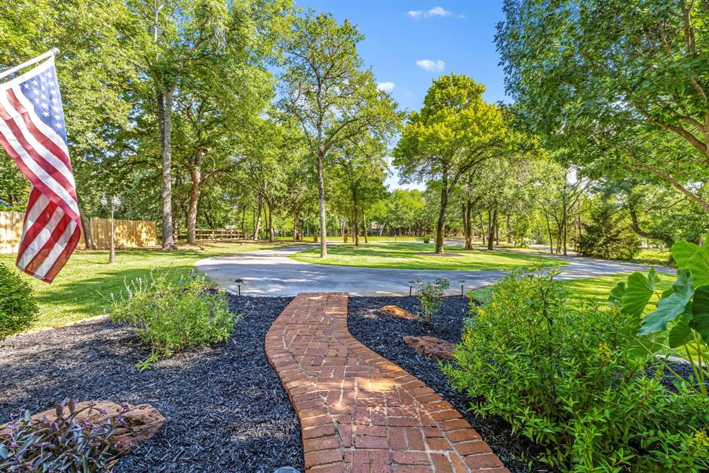 1020 Oak View Drive — photo