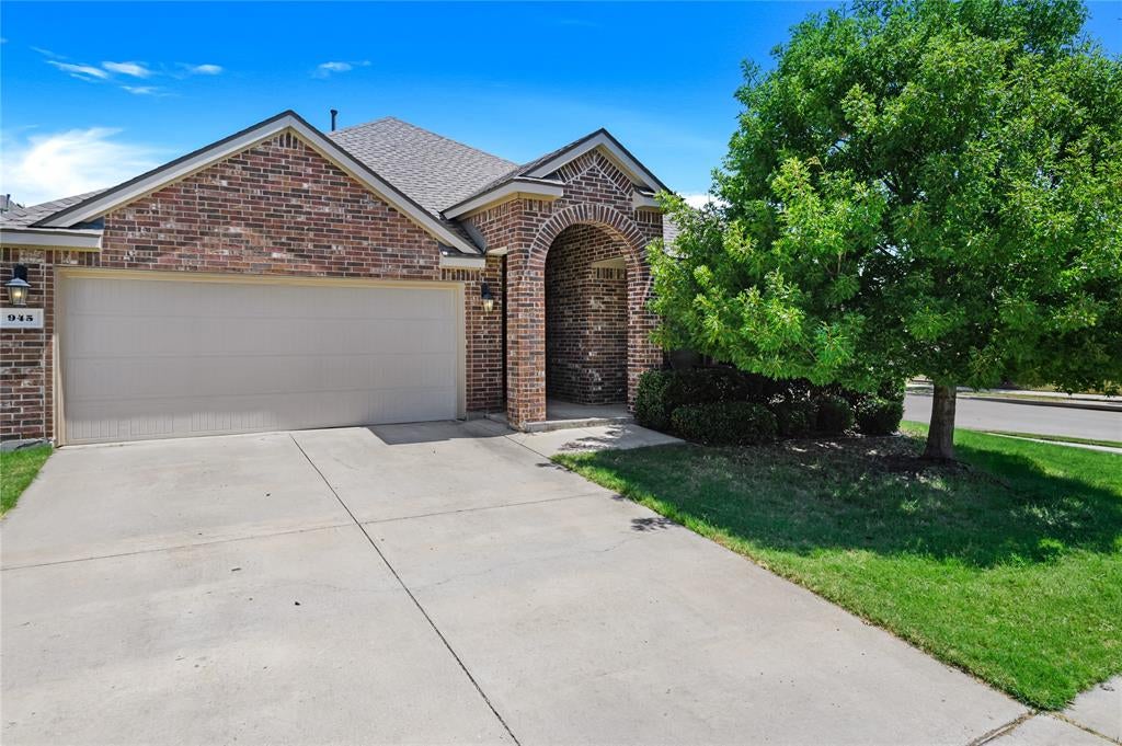 945 Lake Woodland Drive — photo