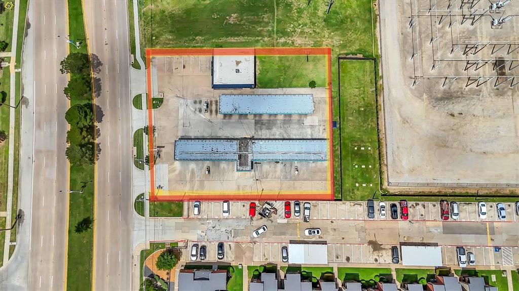 2235 E Pioneer Parkway — photo
