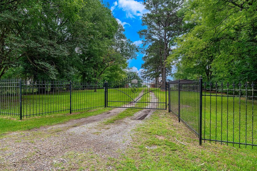 10307 Pirogue Road — photo