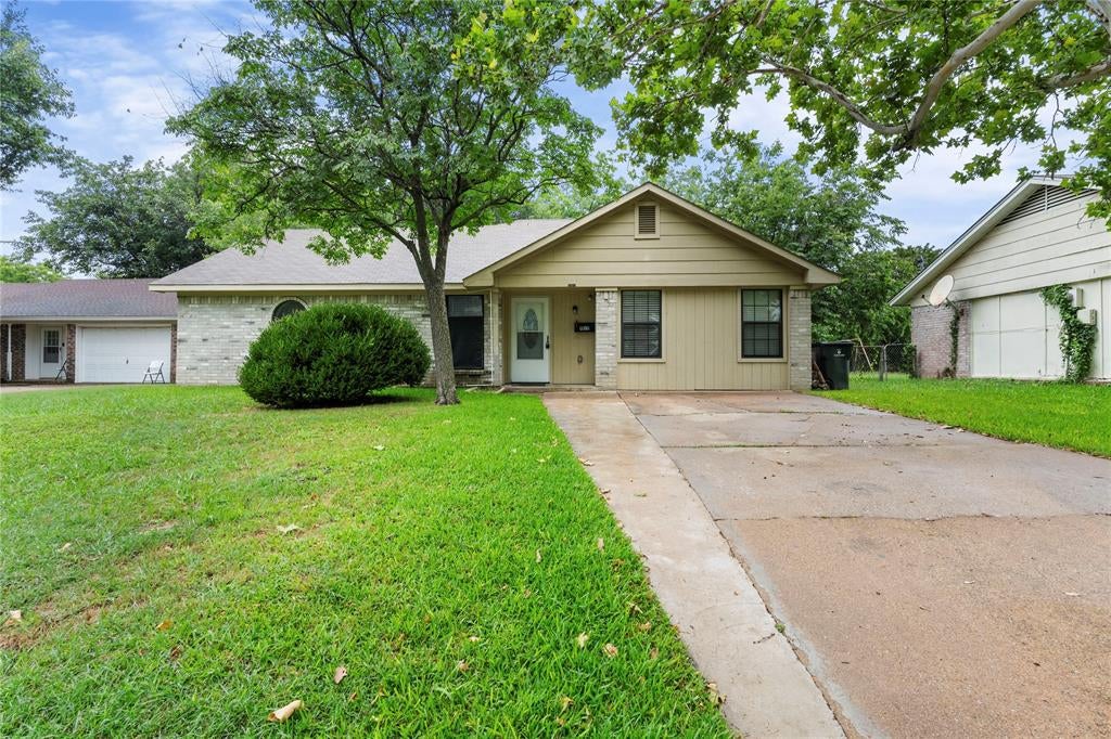 1121 Sam Houston Drive — photo