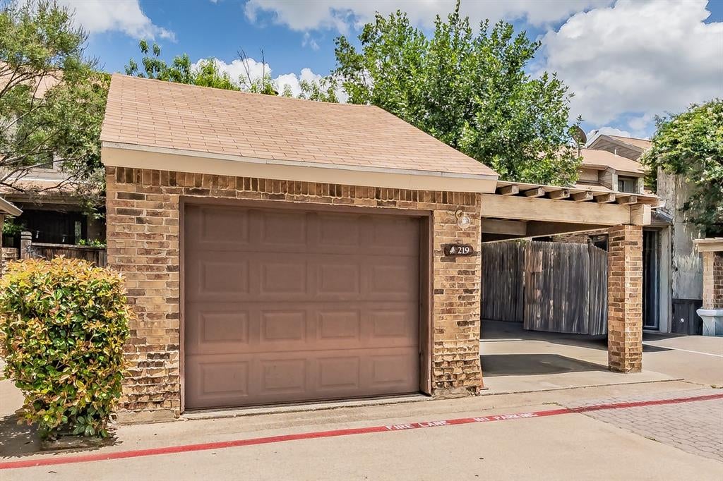 219 Shady Lane Drive — photo