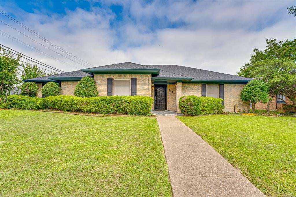 917 Meadowgate Drive — photo