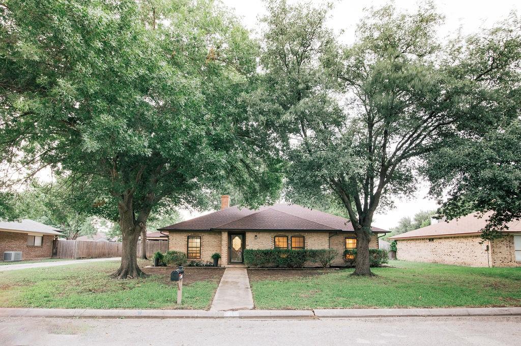 2409 Green Oaks Street — photo