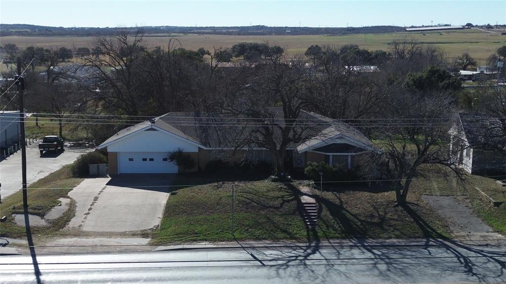 1306 E Central, Comanche, TX 76442 — photo 2