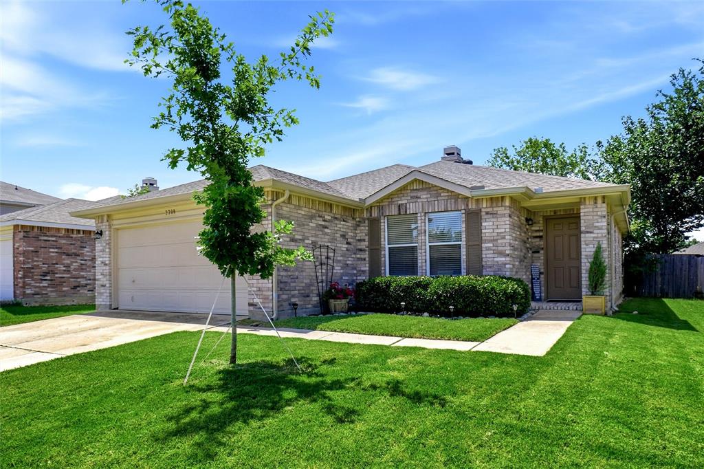 2208 Maple Drive — photo