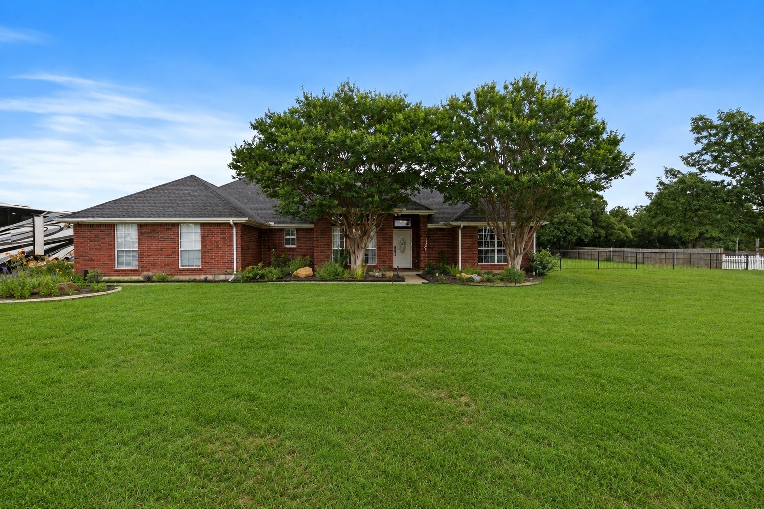 3909 Timbercrest Drive E, Burleson, TX 76028 — photo 2