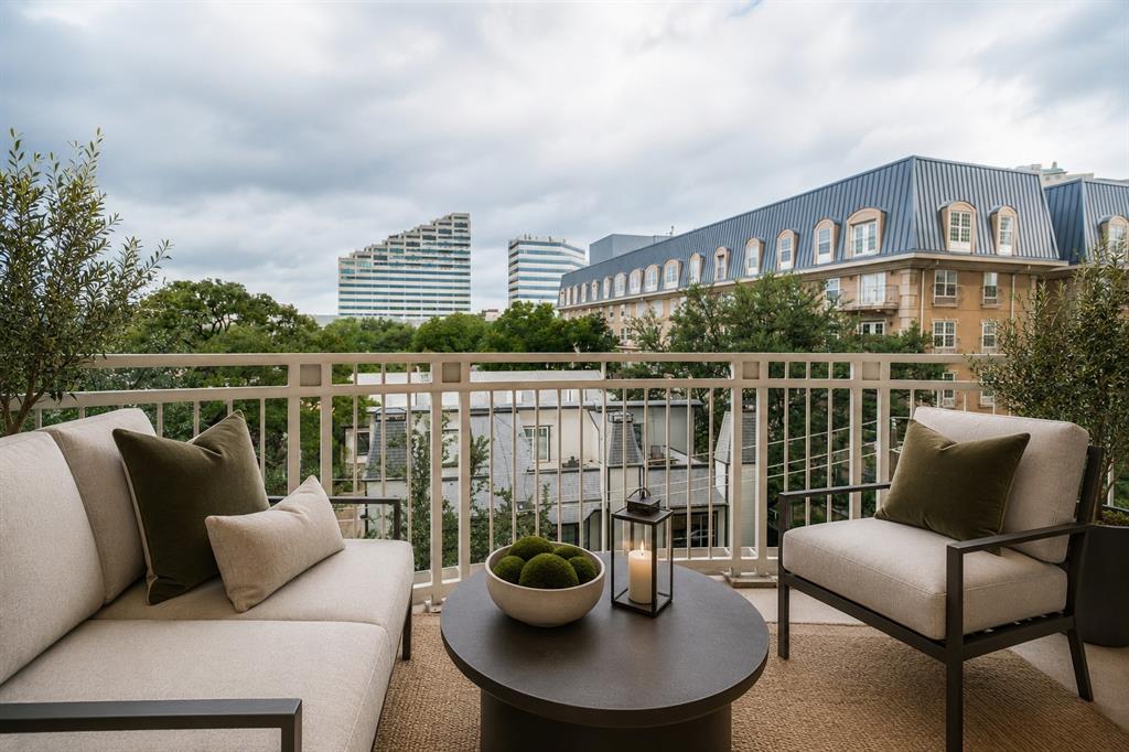 3225 Turtle Creek Boulevard 530 — photo