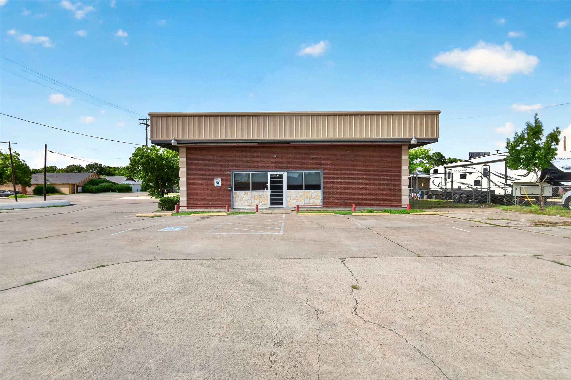 815 E Moore Avenue, Terrell, TX 75160 — photo 2