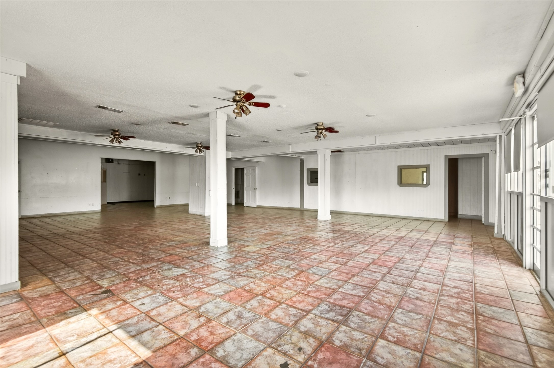 815 E Moore Avenue, Terrell, TX 75160 — photo 3