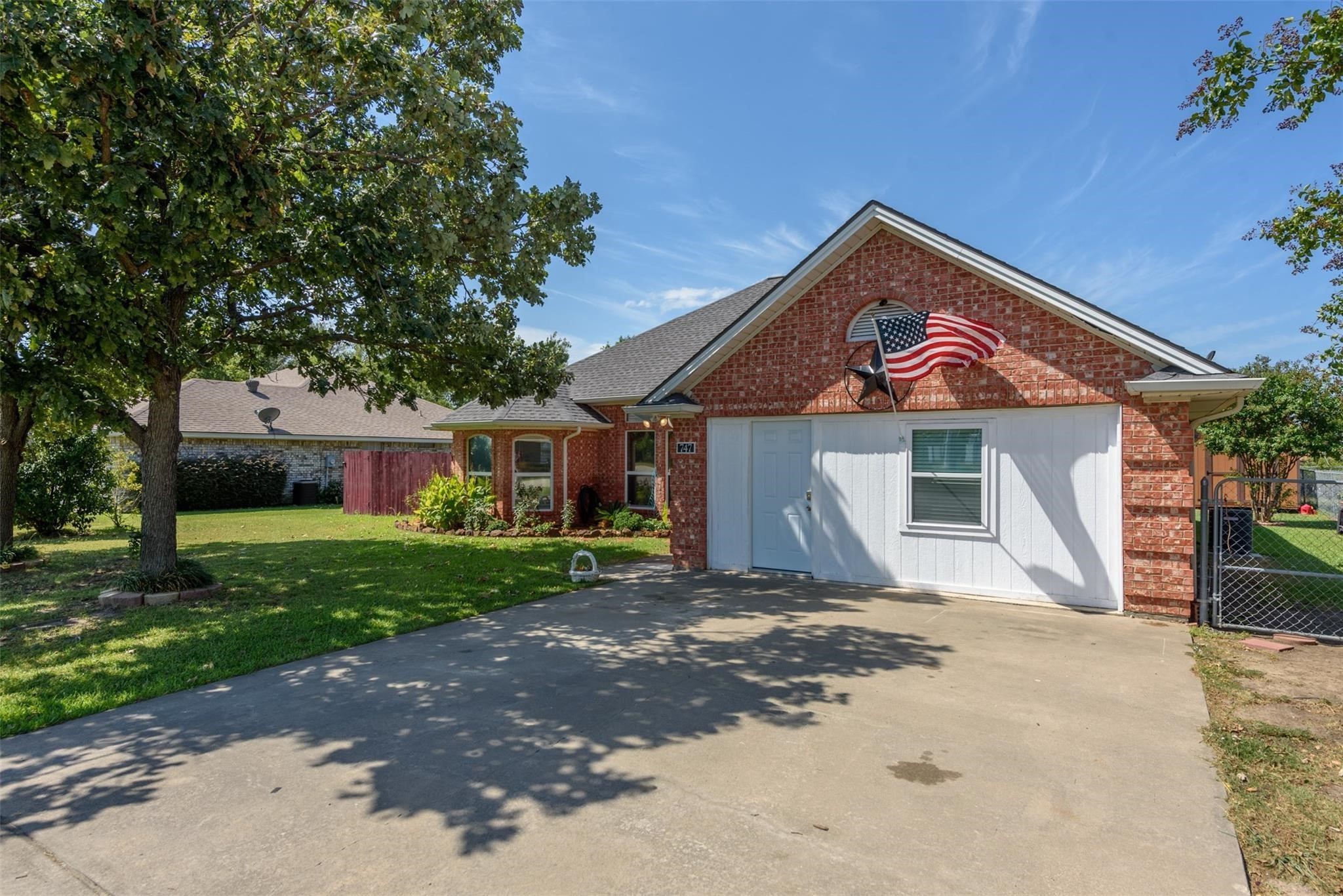 747 E 6th Street, Krum, TX 76249 — photo 2