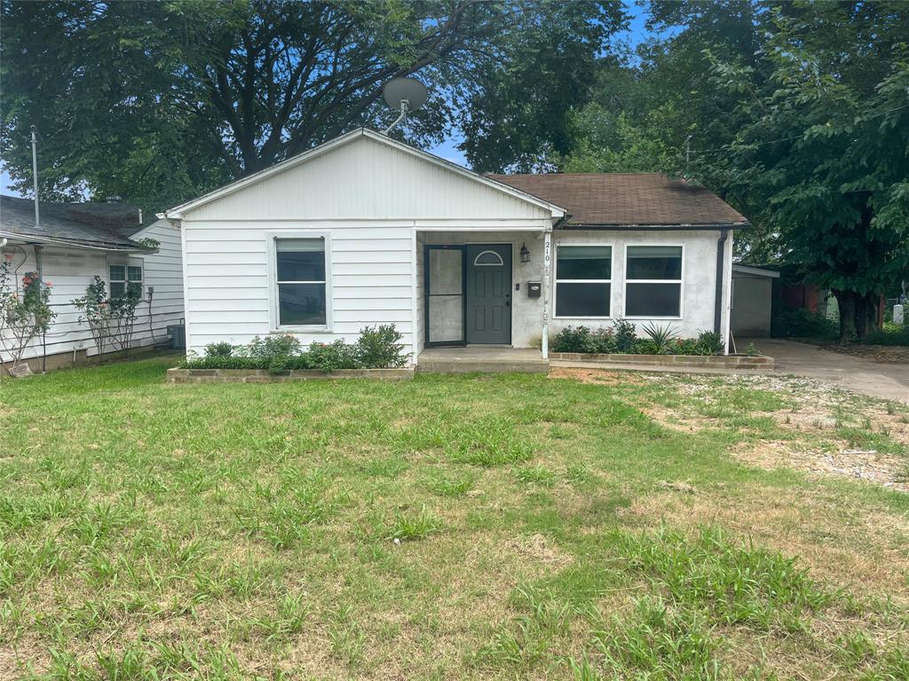 210 W Dexter Street — photo