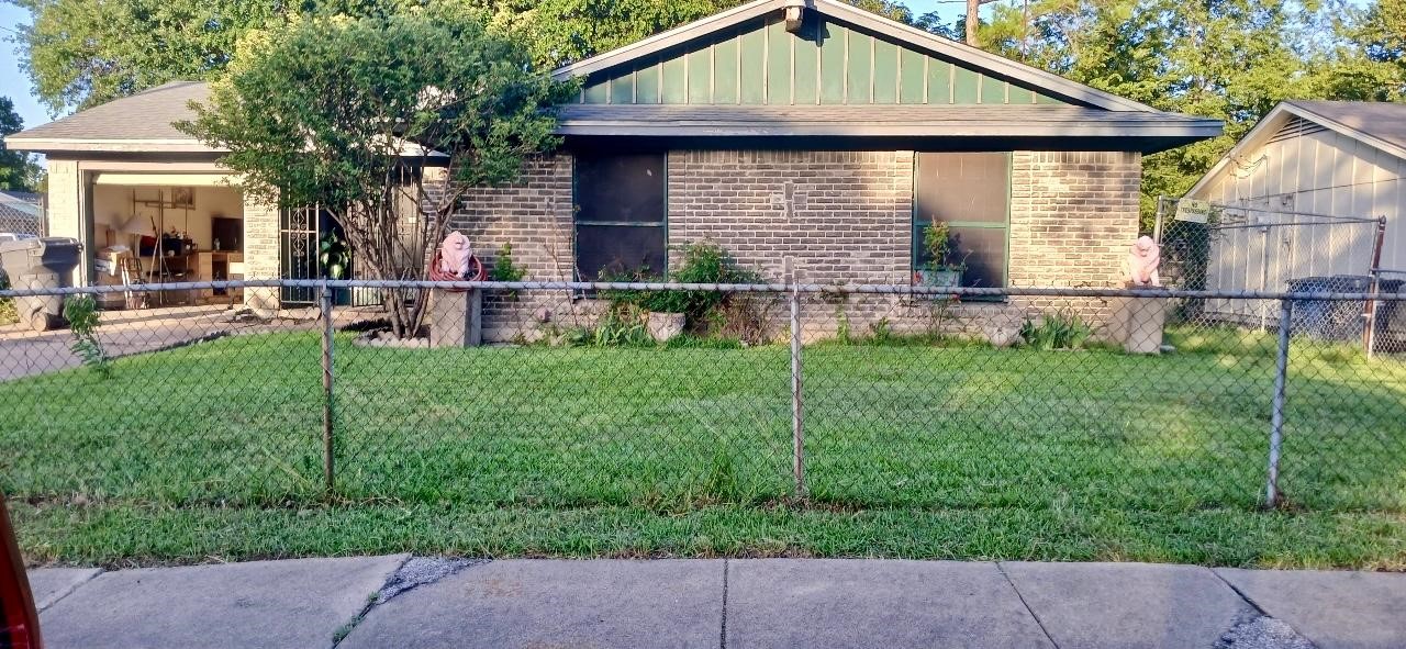 1670 Bending Oaks Trail — photo