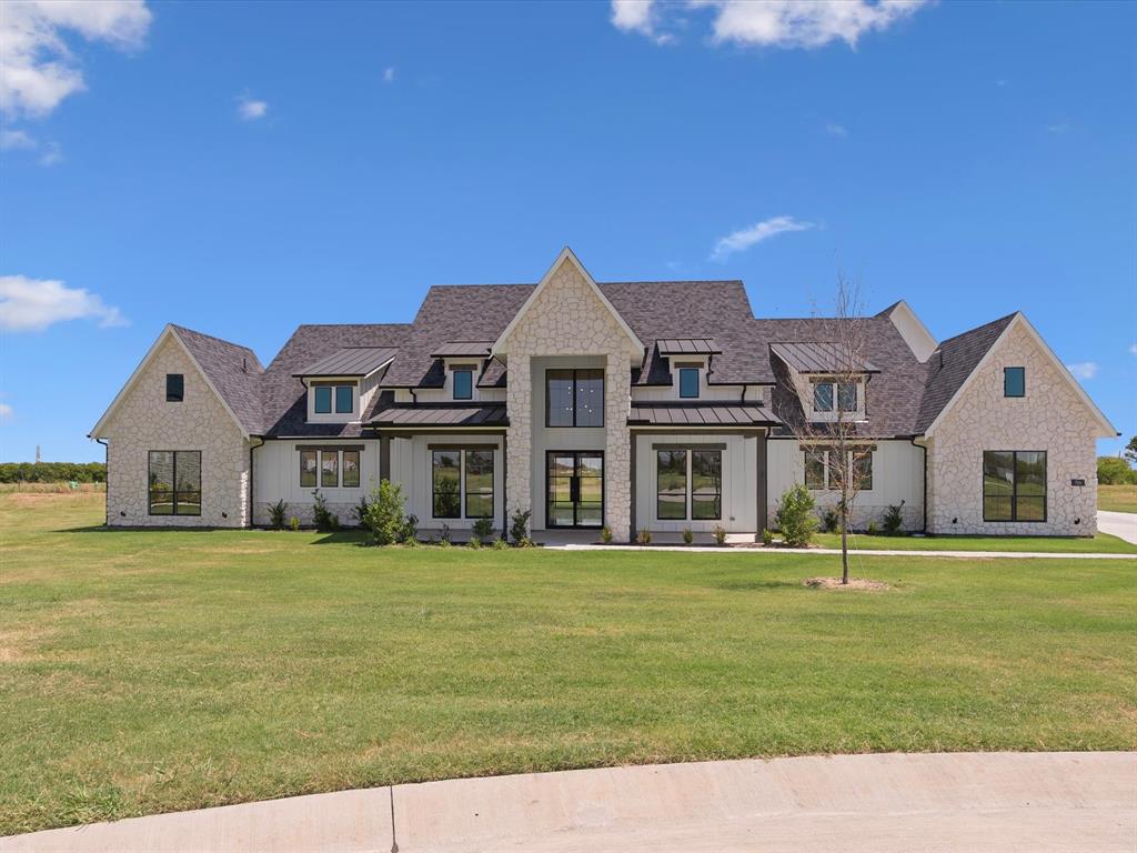 704 Cambridge Court — photo