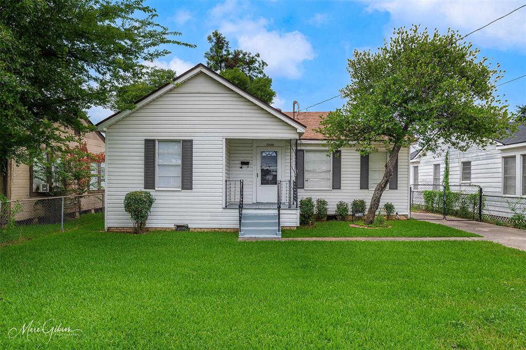 2320 Broadway Drive — photo