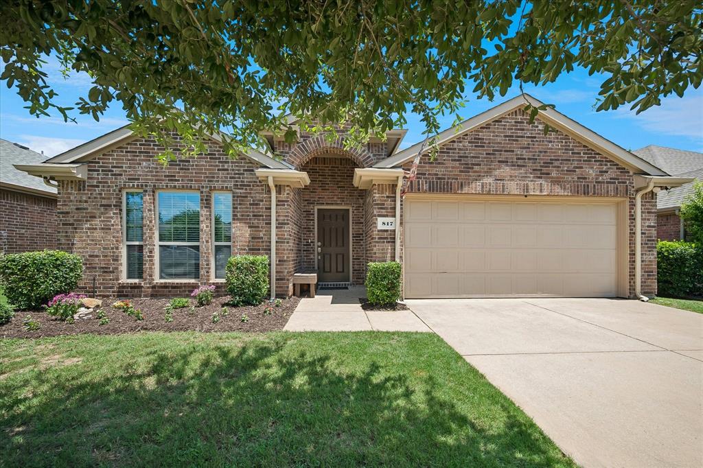 817 Hazels Way — photo