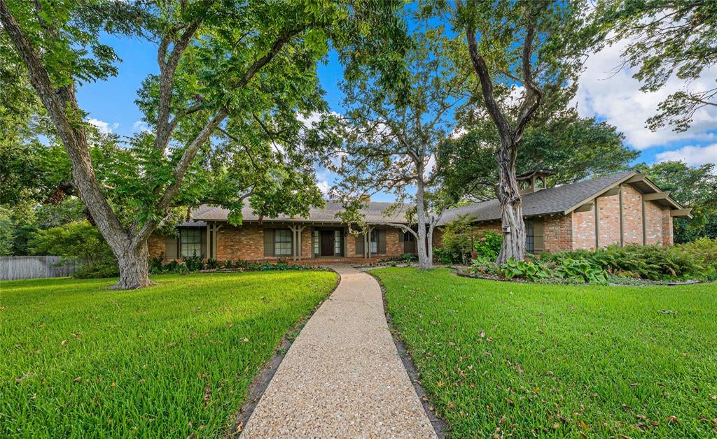 3010 Inverness Drive — photo
