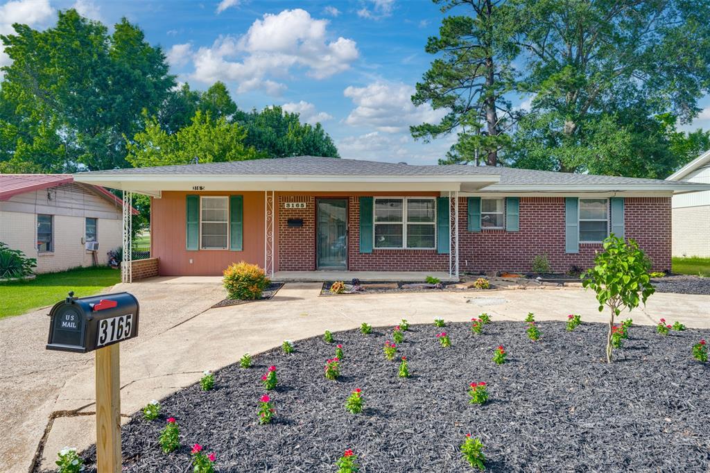 3165 E Houston Street — photo