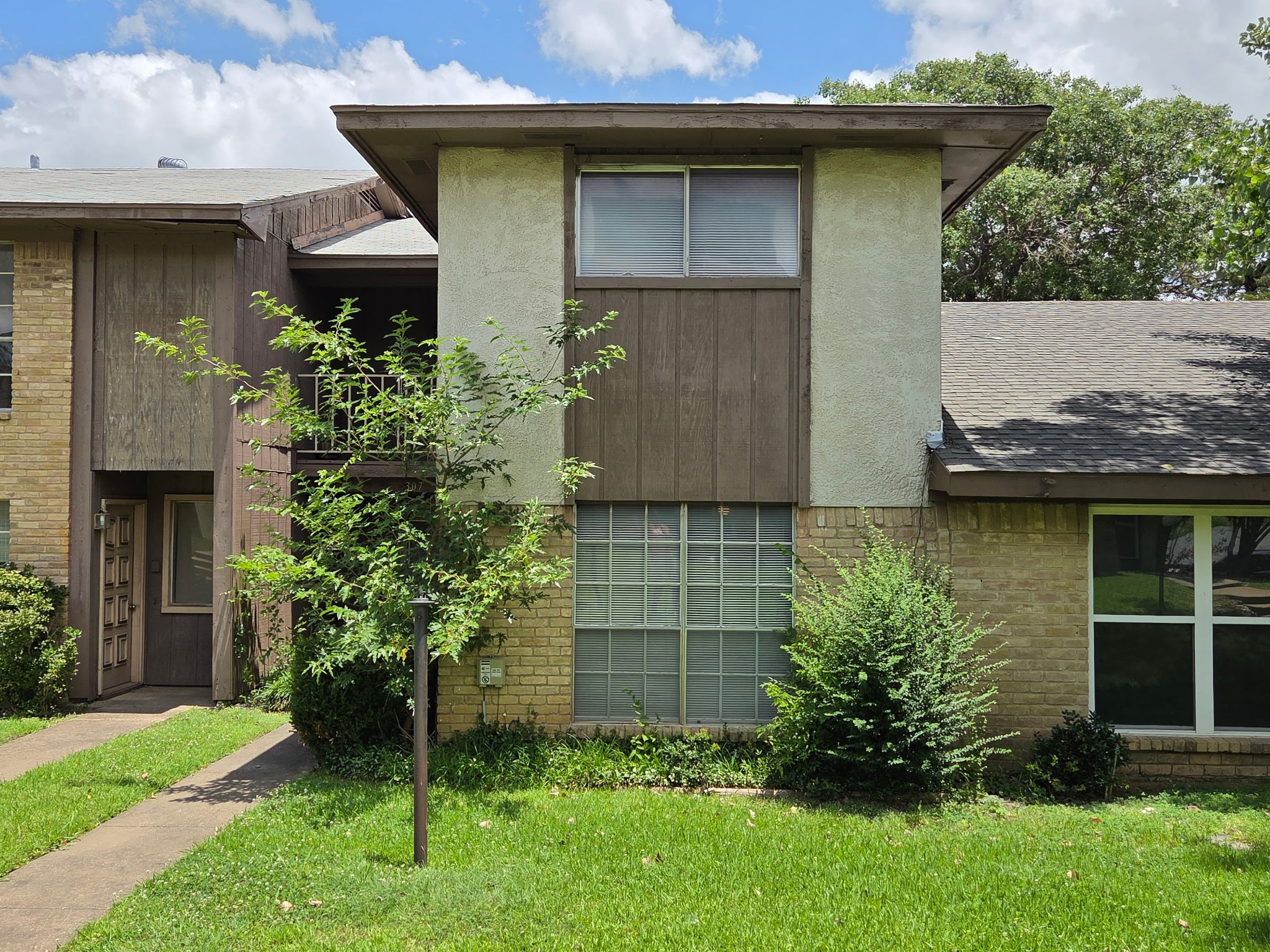 1402 S Carrier Parkway 307 — photo