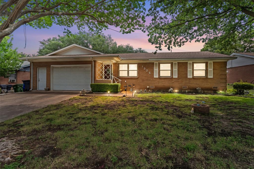 1325 Royal Oaks Drive — photo