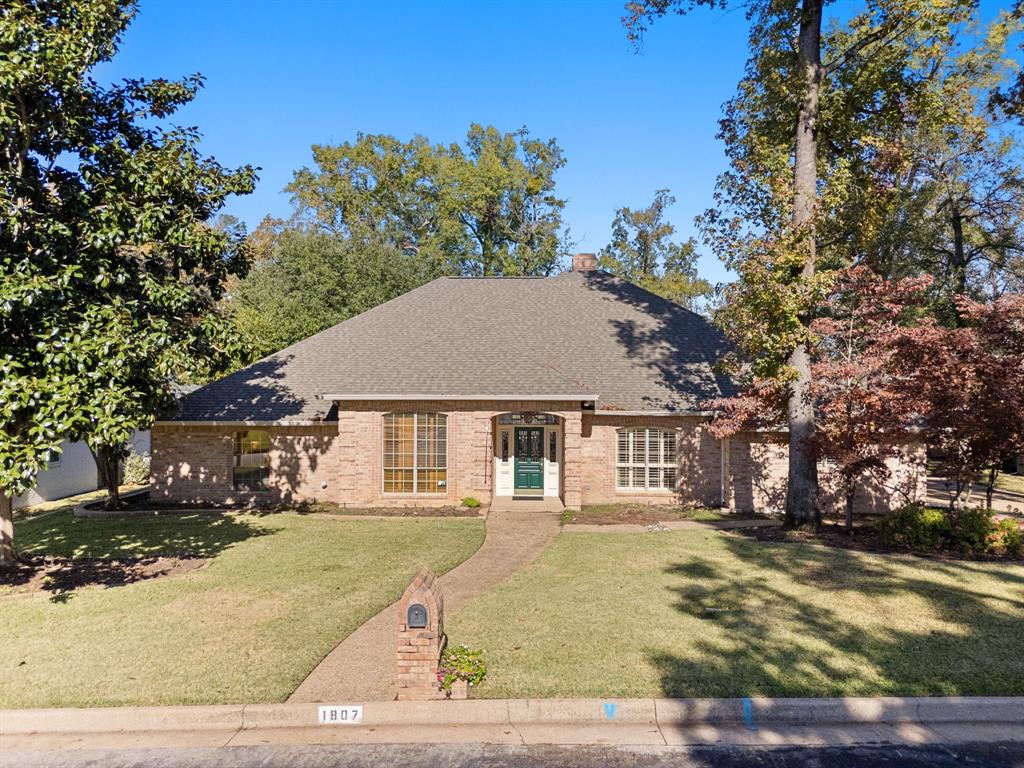 1807 Royal Oak Drive — photo