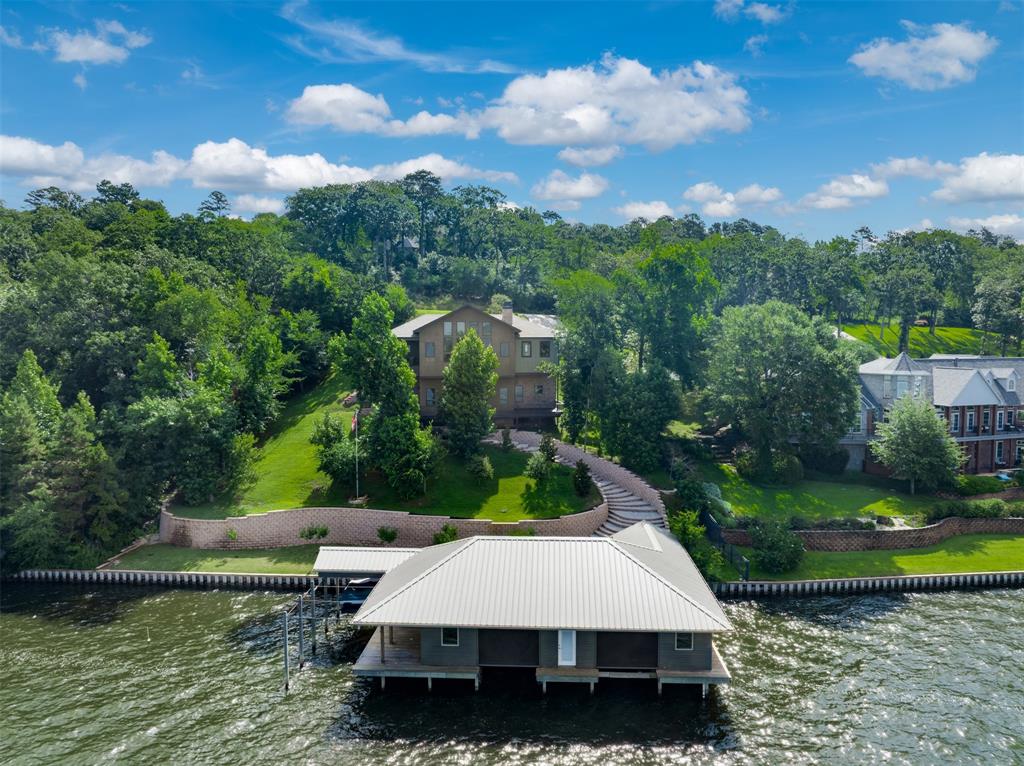 127 Lake Bluff Drive — photo