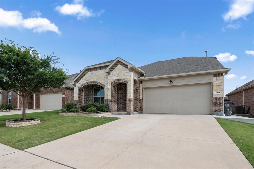 1103 Daffodil Street — photo