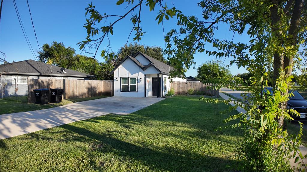 4709 Lee Street — photo